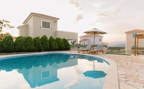 Vasilopoulos Residences - Villa Emelia With Shared Pool